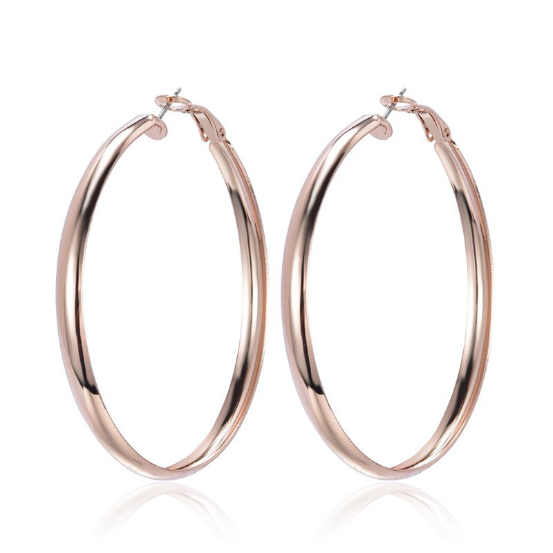 Boucles d\'oreilles de personnalité simples