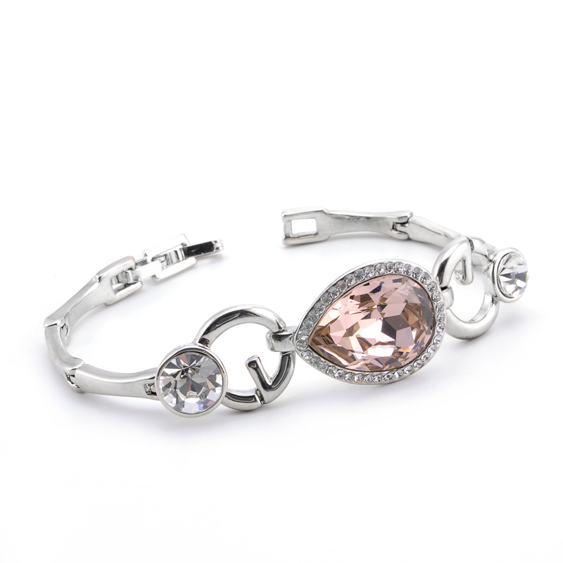Le bracelet en forme de cœur de cristal autrichien
